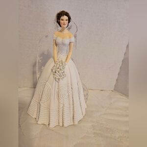 JACKIE KENNEDY-GRACEFUL FOR A OCCASION